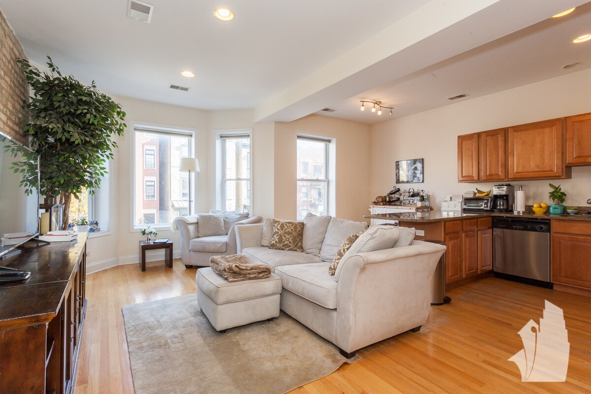 Building Photo - 3750 N Wilton Ave