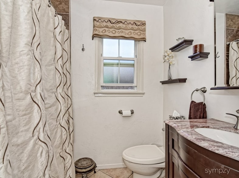 Bathroom - 504 S 46th St