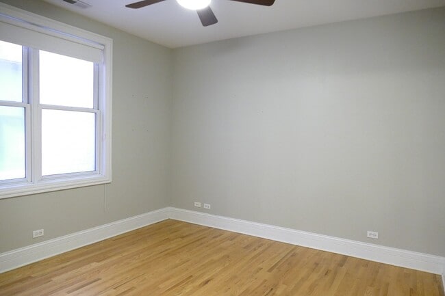 Building Photo - 3024 N Sheffield Ave