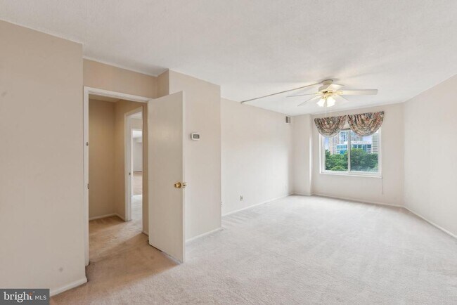 Building Photo - 8340 Greensboro Dr