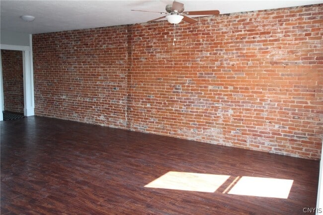 Building Photo - 272 State St