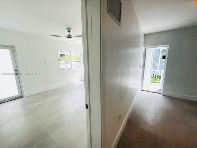 Building Photo - 2045 Calais Dr