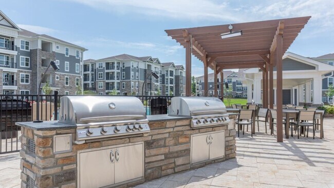 Building Photo - 215 Columns way