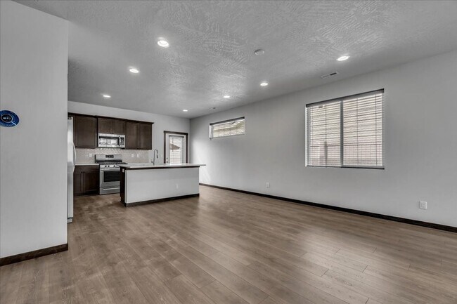 Building Photo - Charming 3 Bed and 2 Bath Home