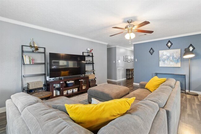 Building Photo - 5842 Silver Frst Dr