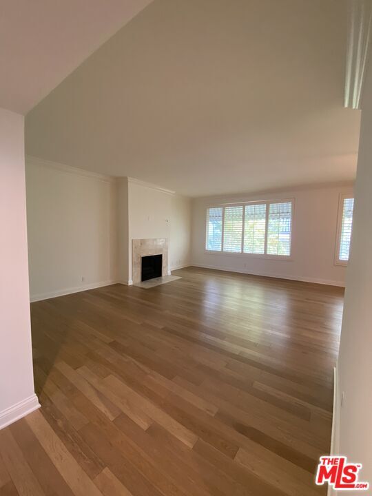 Building Photo - 125 S Elm Dr