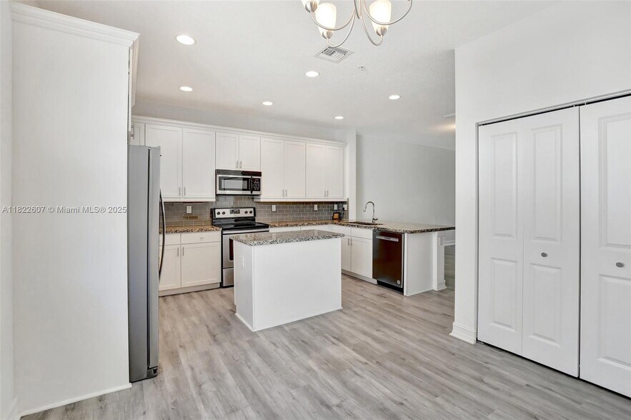 Building Photo - 11549 SW 13th Ct