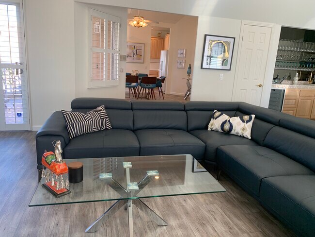 Living Room / TV Room - 7635 Draper Ave