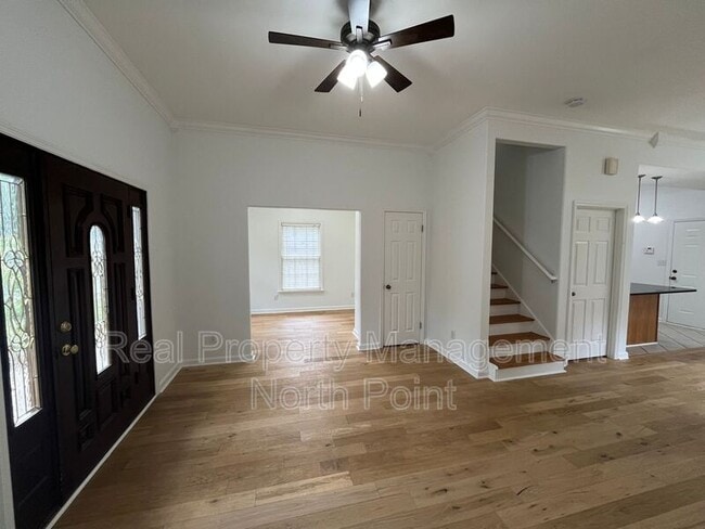 Building Photo - 889 Crew St SW