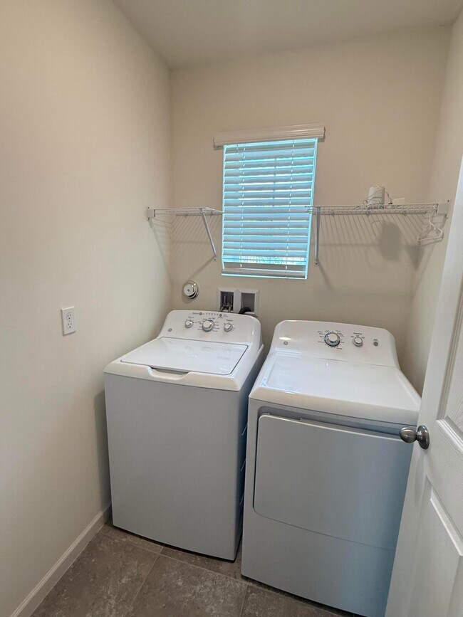 Building Photo - 10997 SW Vasari Way