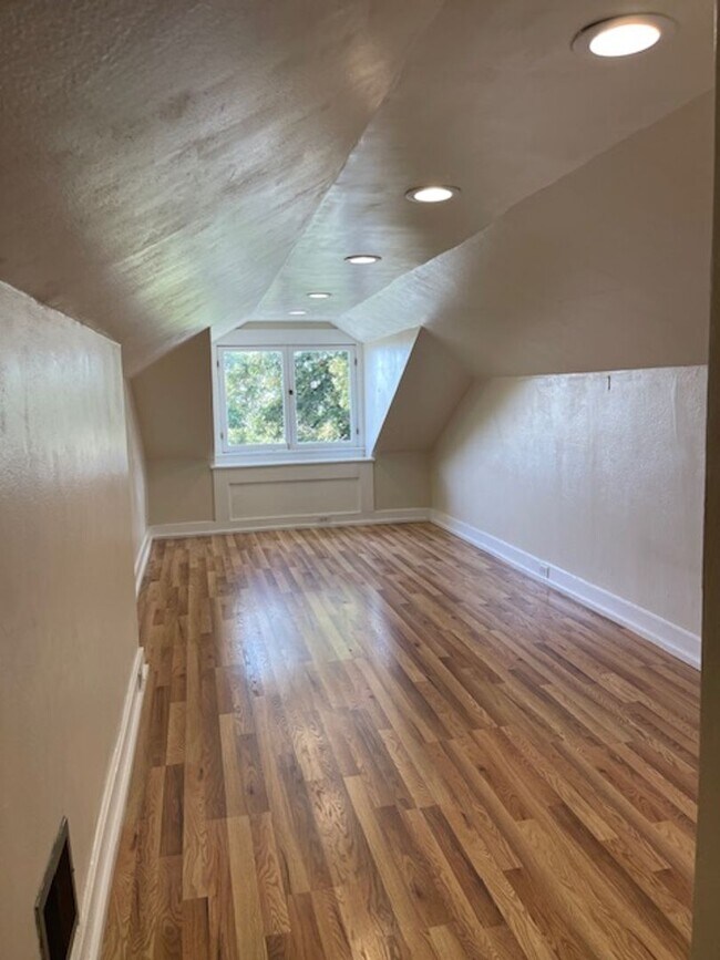 Building Photo - Piedmont Home w/ Large Attic Loft