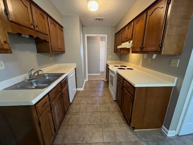 Building Photo - Renovated 3 Bedroom 2 Bath Home for Rent!!