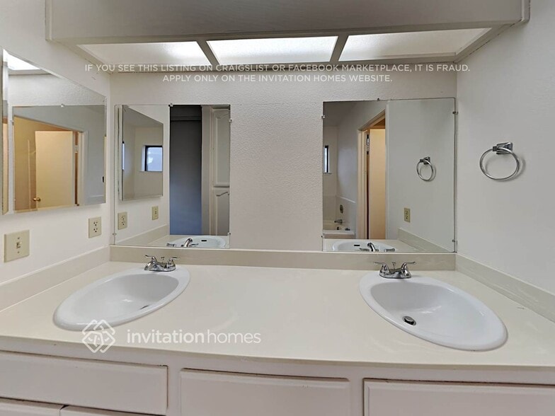 Building Photo - 2080 Moontree Dr