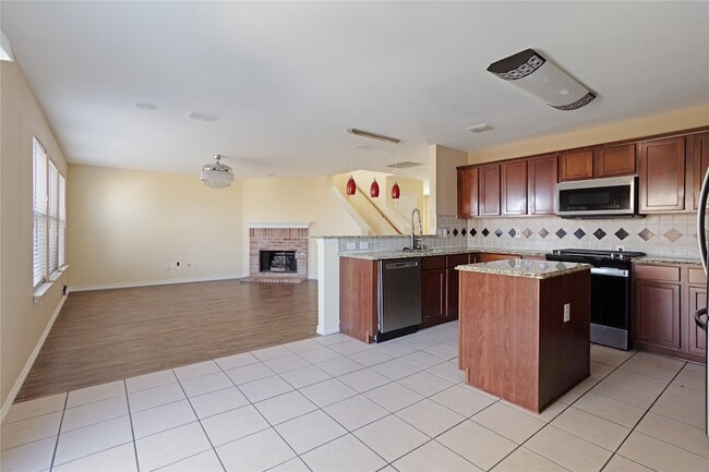 Building Photo - 1921 Southridge Ln