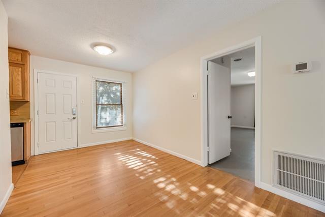 Building Photo - 2217 Glenwood Ln
