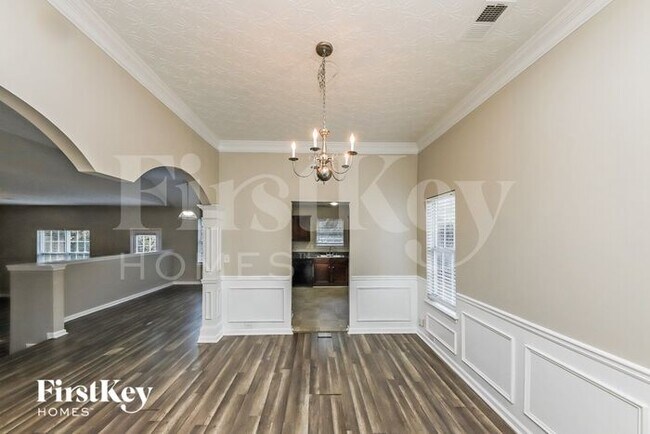 Building Photo - 419 Lake Ridge Ln