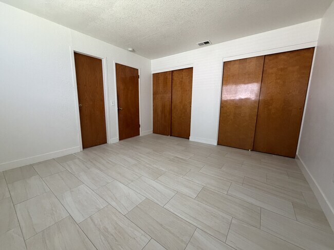 Building Photo - 15176 Oakwood Ln