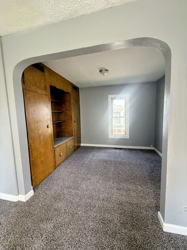 Building Photo - Spacious 4-Bedroom Home in North Canton – Prime Location