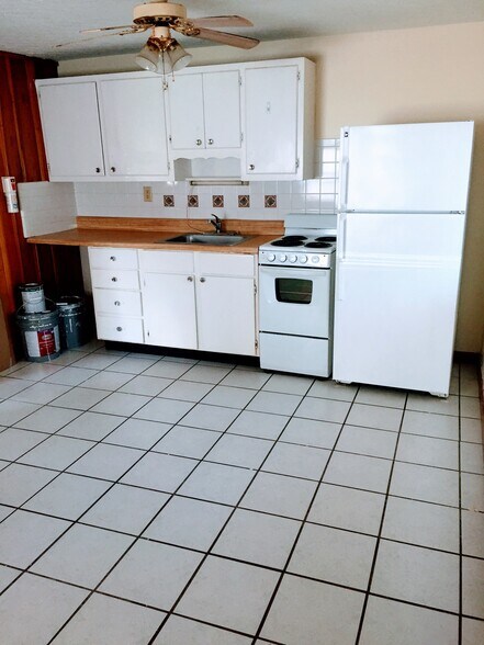 Building Photo - 685 HWY 441 SE