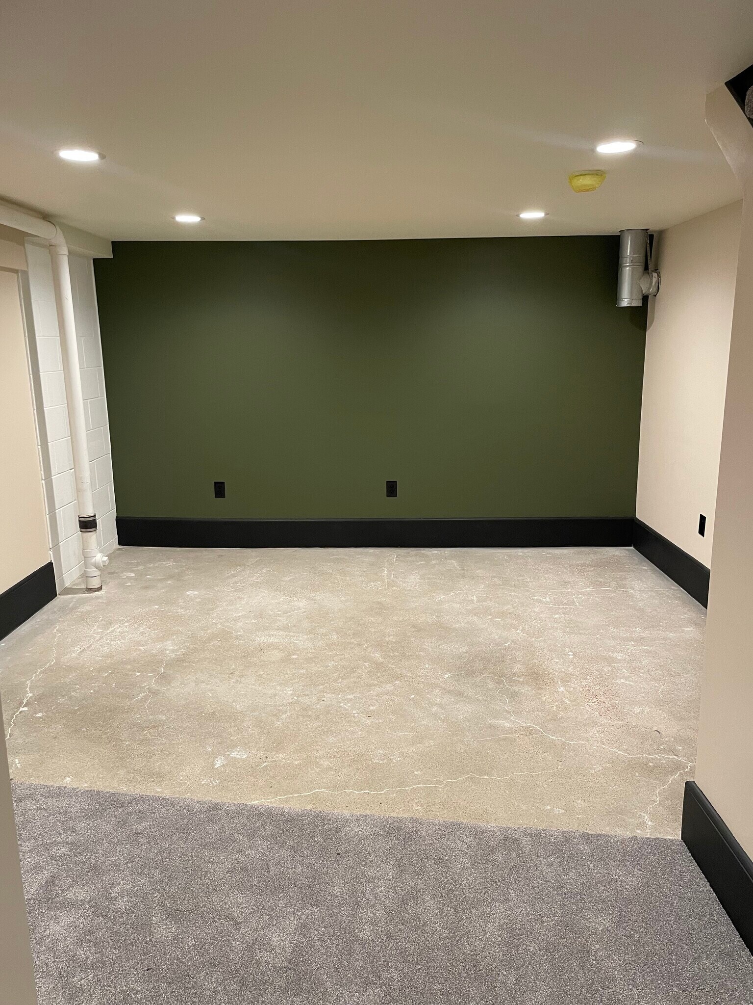 Building Photo - 824 Russell Ave N