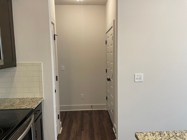 Building Photo - 3 Bedroom Home With Spacious Garage