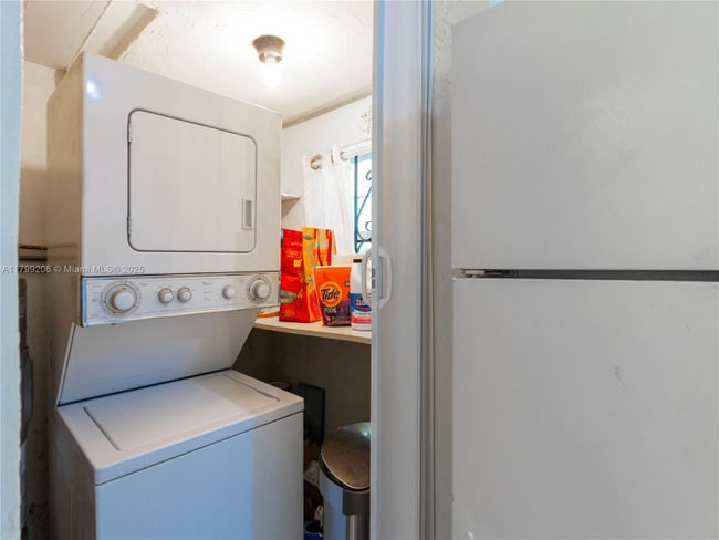 Building Photo - 6320 SW 58th Pl