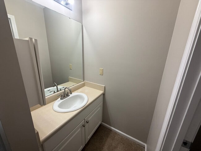 Building Photo - 760 Tavern Ct