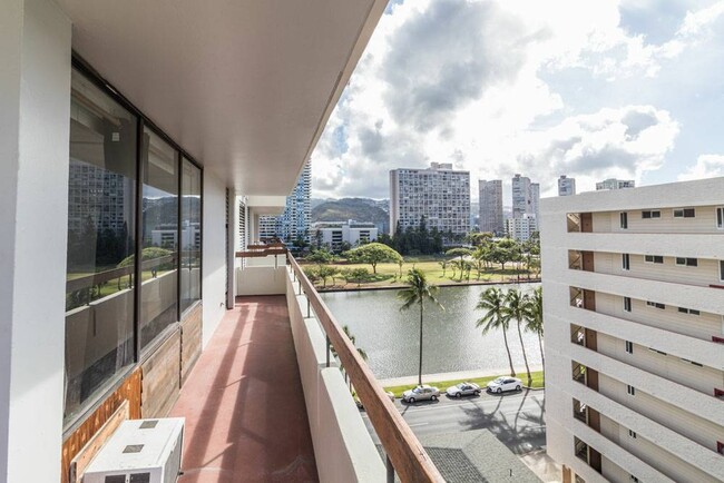 Building Photo - 2BR/2BA/1PKG UNIT IN THE ALA WAI MANSION W...