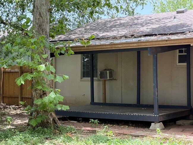 Building Photo - 6204 Dove Springs Cir