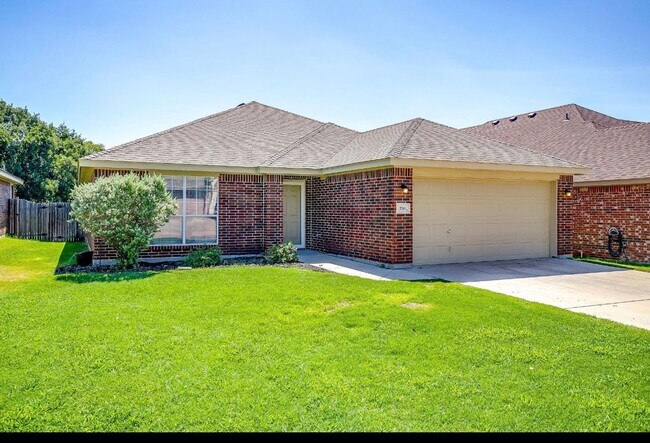 Primary Photo - Adorable 4/2/2 located minutes from Weathe...