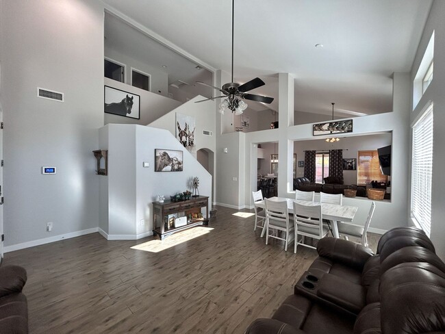 Building Photo - MONTHLY - MID-TERM, Beautiful fully furnished 4-bedroom, 2.5-bath home located near downtown Gilb...