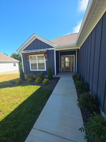 Primary Photo - 481 Creekview Ln