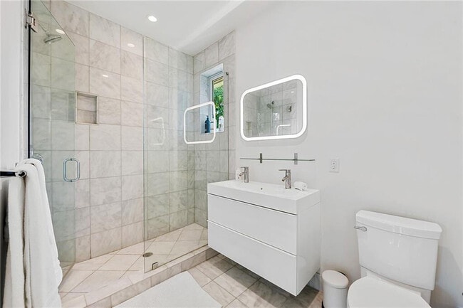 Building Photo - 2360 NE 15th Terrace