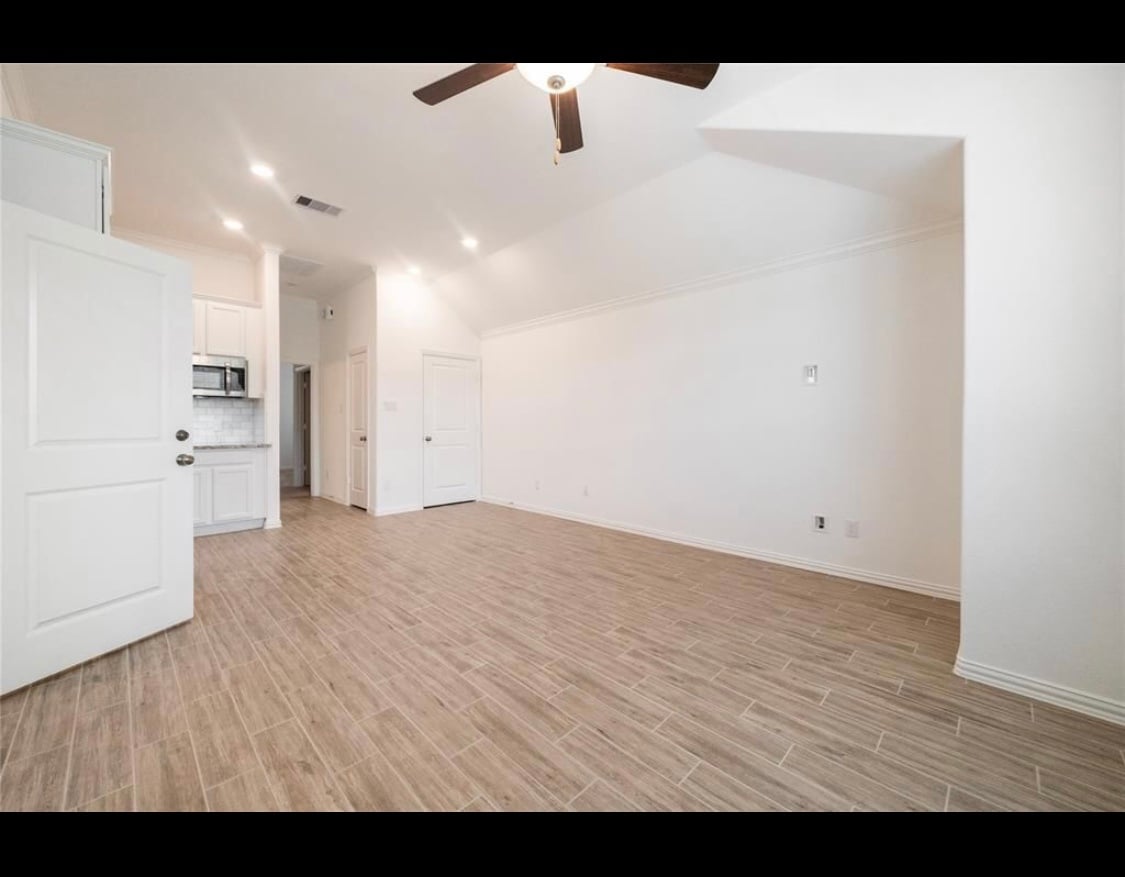 Building Photo - 3019 Stonebriar Ct