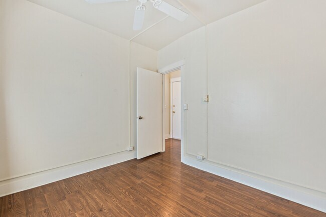 Building Photo - 115 Bellevue Ave E