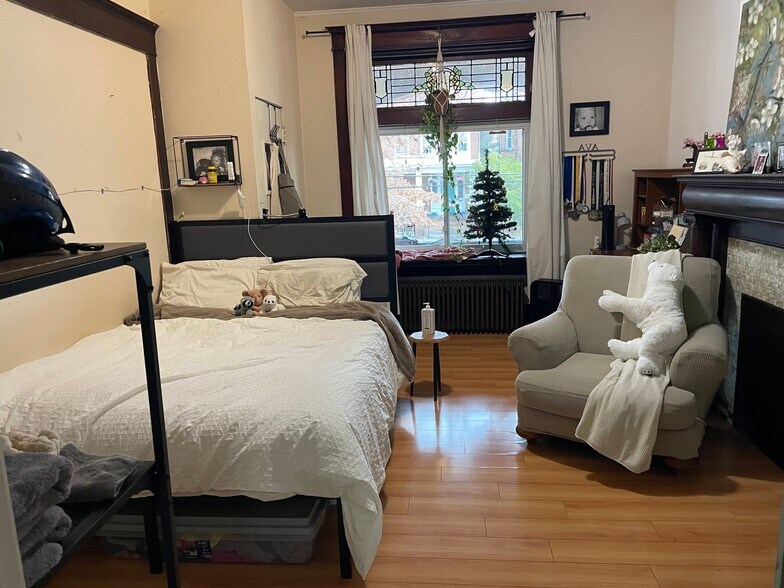 Building Photo - 746 Broughton St