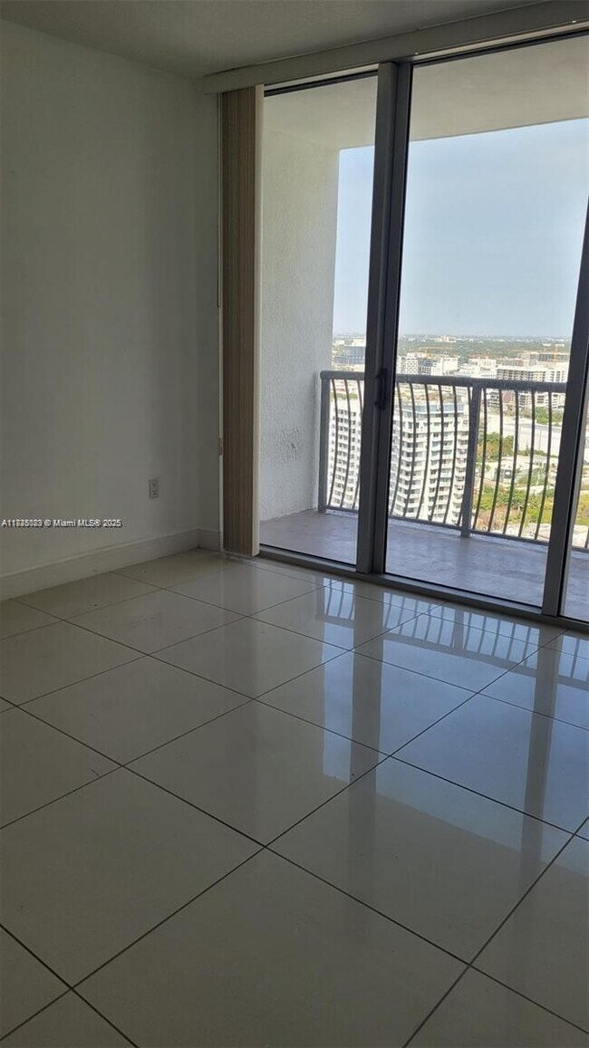 Building Photo - 1750 N Bayshore Dr