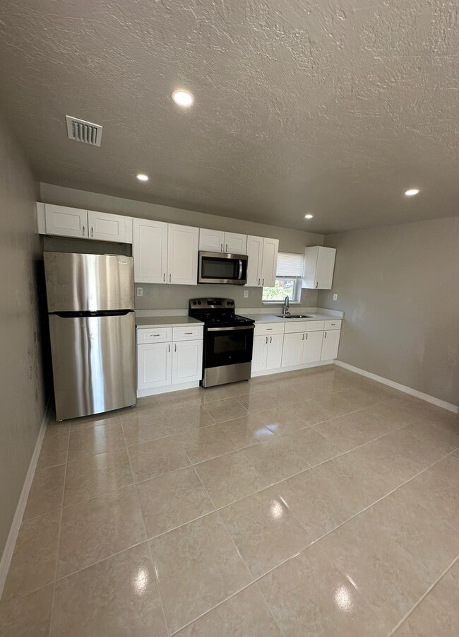 Building Photo - 11430-32 Kimble Dr - Quad