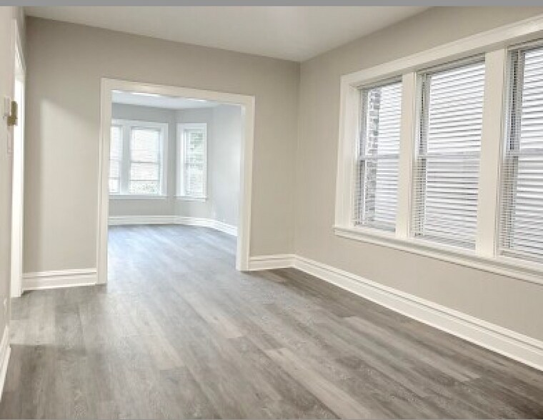 Primary Photo - 2939 N Fairfield Ave