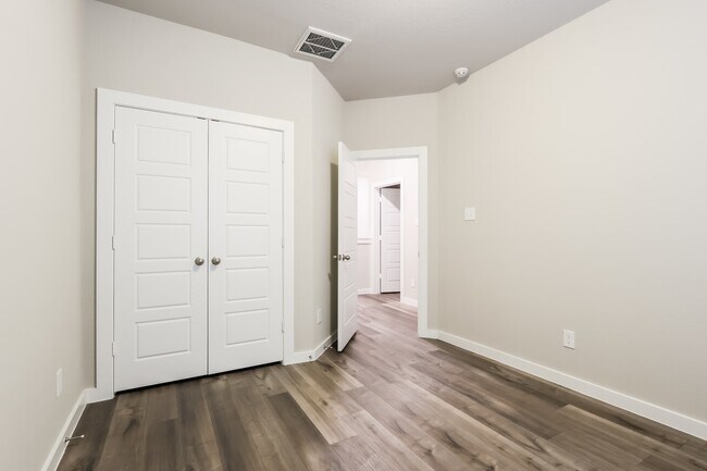Building Photo - 317 N Centro Cir