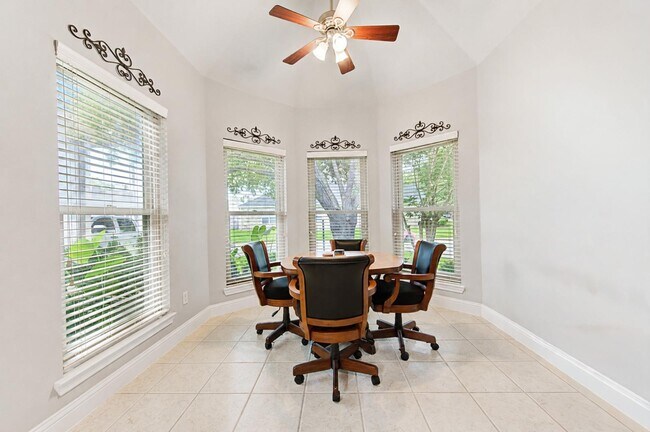 Building Photo - 1811 Emerald Green Dr