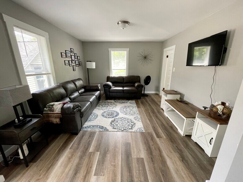 Primary Photo - 601 Day St