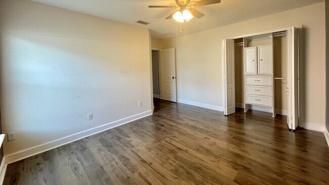 Building Photo - Beautiful Home in beautiful neighborhood