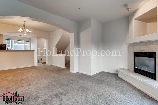 Building Photo - Experience Comfort and Style in This Elegant Murrayhill Townhome!