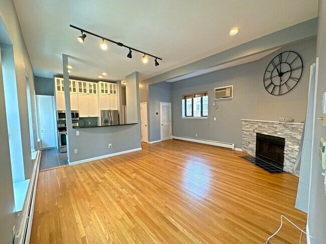 Building Photo - 11 Appleton St