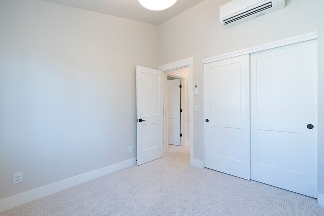 Building Photo - Beautiful 3 bed, 1.5 Bath SE Portland Rental Home!