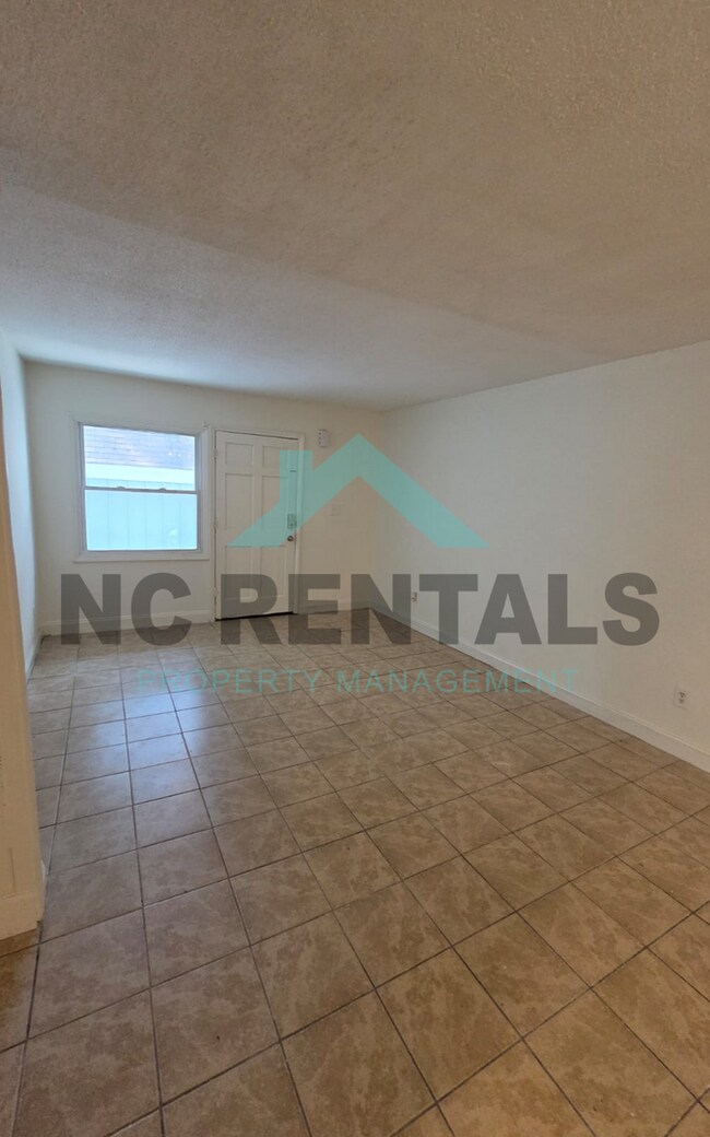 Building Photo - 7000 Longstreet Dr