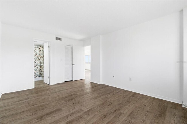 Building Photo - 8950 Park Blvd