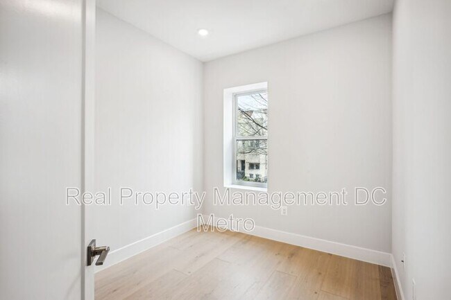 Building Photo - 1112 6th St NW