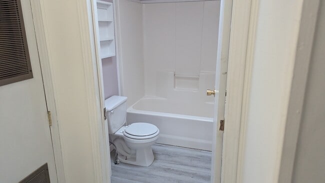 Building Photo - 121 Polopony Ct